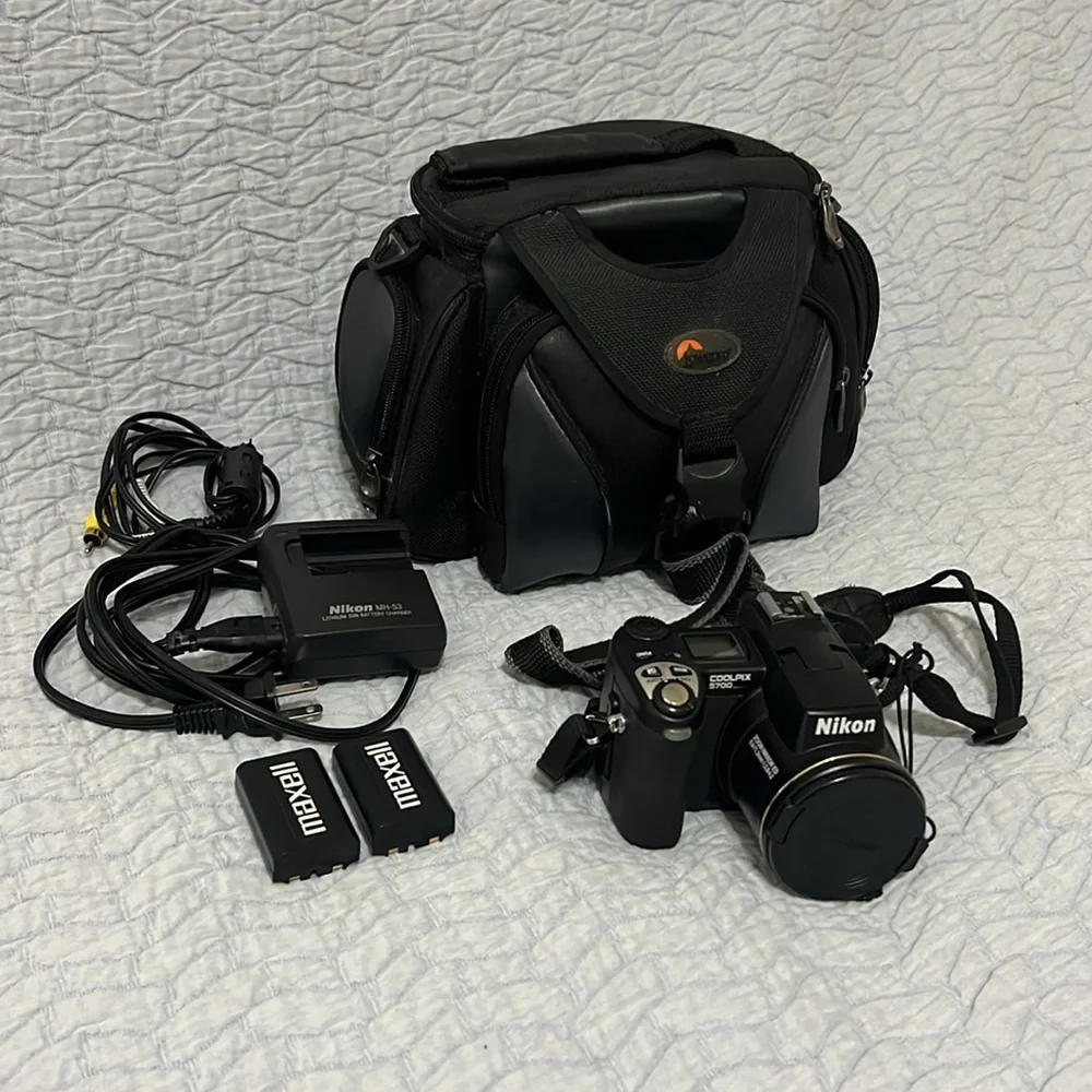 Nikon CoolPix 5700